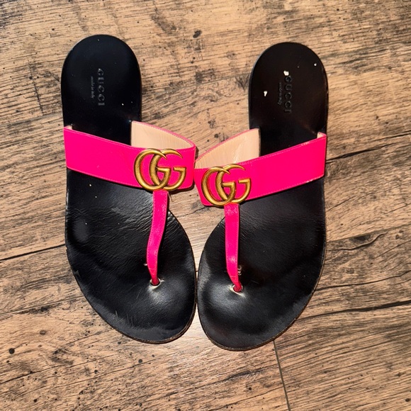 Gucci Women's Sandals with Pink Strap and Black Sole - Picture 1 of 7